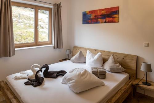 A bed or beds in a room at Bergchalet Dein Paradies