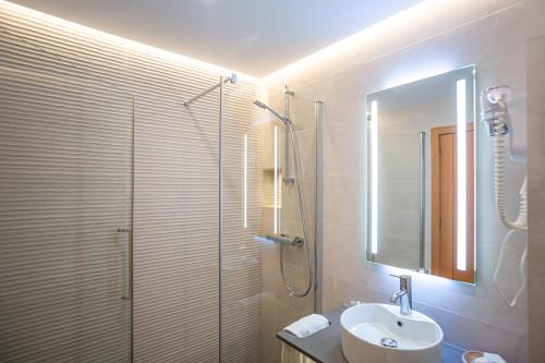 Ένα μπάνιο στο Hotel Ses Figueres
