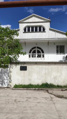 LIBERAL WHITE HOUSE – Photos 2