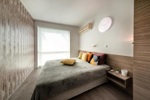 A bed or beds in a room at Seaside Luxury Apartment - Sarafovo