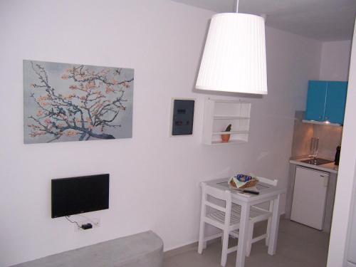 Kuchyň nebo kuchyňský kout v ubytování Drouga's Studios & Suites Astypalaia Greece