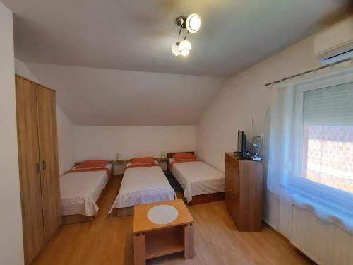 a bedroom with two beds and a window at Apartman Stars in Slavonski Brod