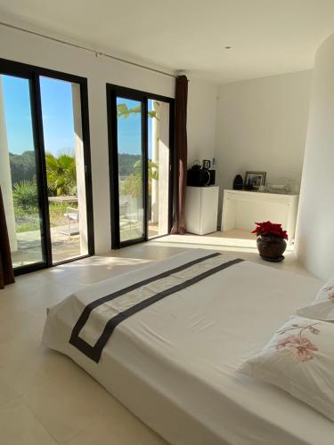 Posteľ alebo postele v izbe v ubytovaní Villa Les Restanques
