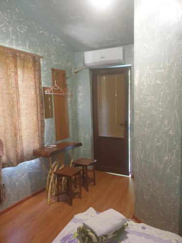  Areni House B&B -  Room  picture :   Tea/Coffee maker    Shower    Bath                           