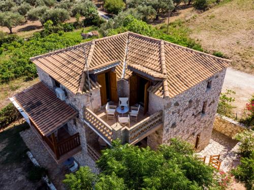 an aerial view of a house with a table and chairs at Abeloklima superior apartment in Vasilikos