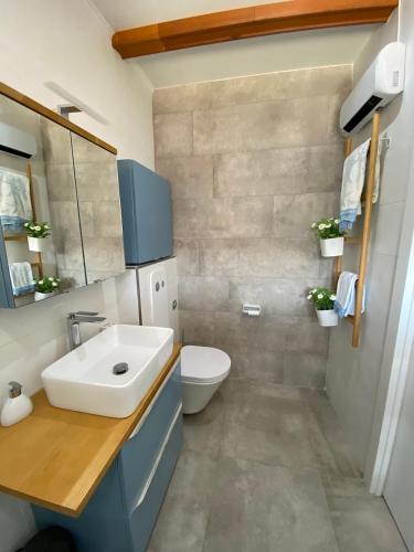 Un baño de CHALET directo al MAR