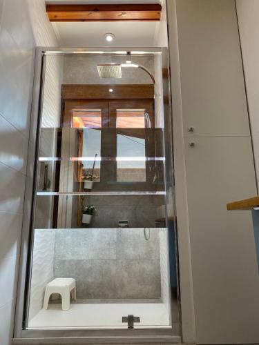 Un baño de CHALET directo al MAR