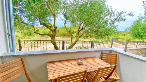 Zdjęcie z galerii obiektu Pakostane - MASLENIK -appartement 65 m2 et piscine w Pakoštane