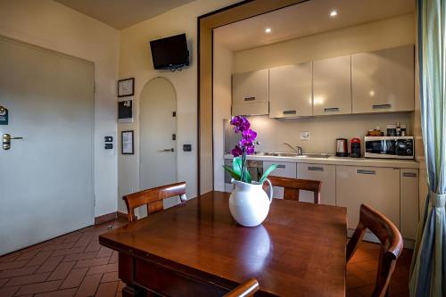 Dapur atau dapur kecil di Palazzo Gamba Apartments al Duomo