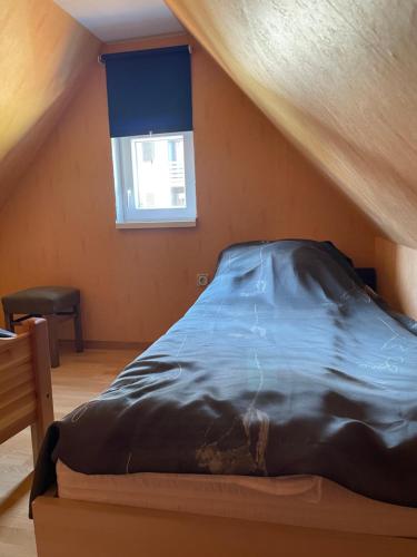 En eller flere senge i et værelse på Ferienhaus Bockswiese