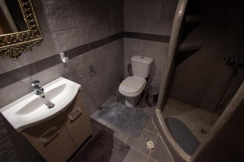 A bathroom at The Backyard Fisherman's House