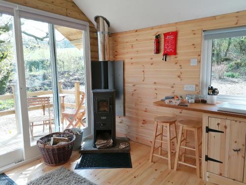 Dapur atau dapur kecil di Dryw bach glamping hut