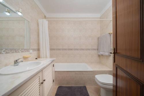 Apartamento T1 Carvoeiro c/piscina e a 300m Praia