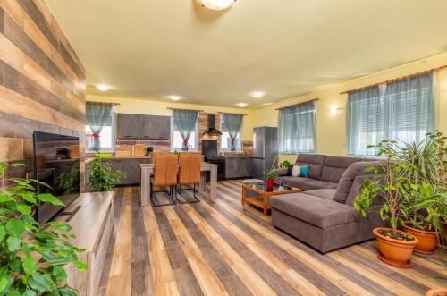 Kuchyňa alebo kuchynka v ubytovaní Apartmani Monte