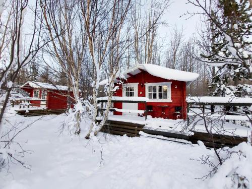 Bakkakot 3 Cozy Cabin In The Woods að vetri til