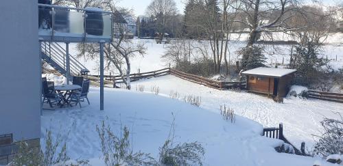 Souterrainwohnung im Grünen en invierno