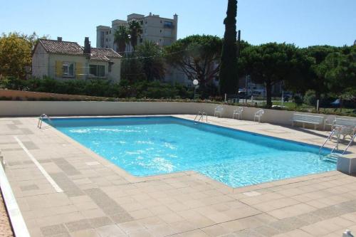 Afbeelding uit fotogalerij van T2 climatisé à 5 minutes à pied de la plage avec parking, piscine et wifi in Fréjus