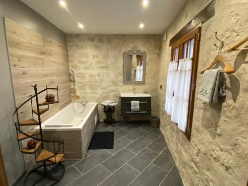 Ванная комната в La Maison du Caillou