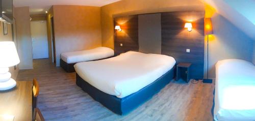 Ένα ή περισσότερα κρεβάτια σε δωμάτιο στο Hotel Alicia Auray Le Bono