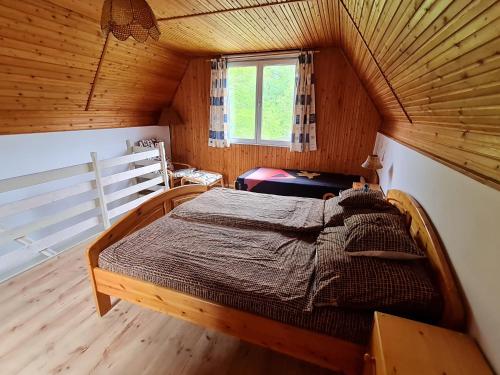A bed or beds in a room at Körösparti Paradicsom