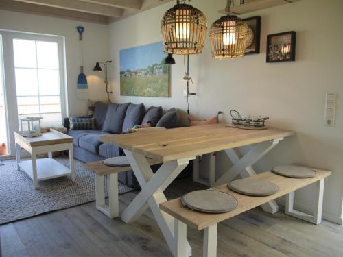 a living room with a table and a couch at Ferienhaus Oceanview in Sierksdorf