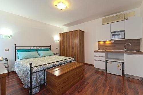 a small bedroom with a bed and a kitchen at B&B Sognare A Venezia in Venice