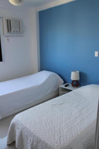 Kama o mga kama sa kuwarto sa Porto Real Resort - Apto 3 Suites Vista para o Mar