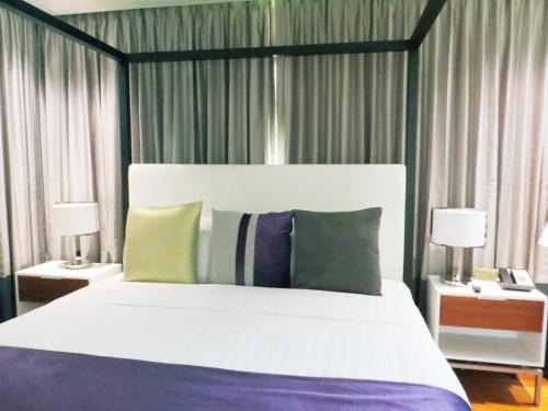 Llit o llits en una habitació de Leslie Hotel Ocean Drive