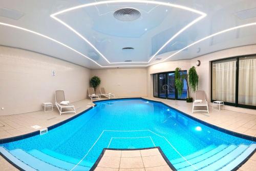 a pool in a hotel room with a swimming pool at Hotel Amaryllis in Swarzędz