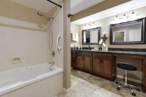 a bathroom with a bath tub and a sink at Luxury Condos at Thousand Hills - Heart of Branson - Beautifully remodeled - Spacious and Affordable in Branson
