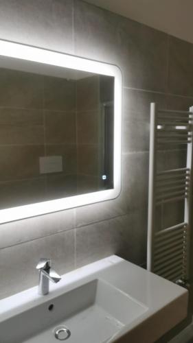 Bilik mandi di Arvo Residence Sila Lorica