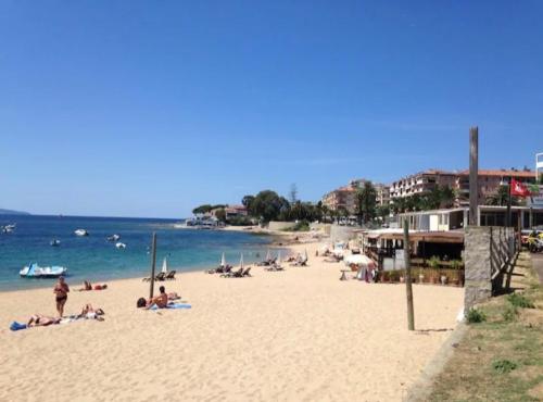 Ajaccio magnifique T2 neuf 40m2 avec balcon au Trottel 4 couchages wifi Clim parking plage à pieds 100m