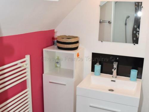 Ванна кімната в Gîte Bridoré, 3 pièces, 4 personnes - FR-1-381-84