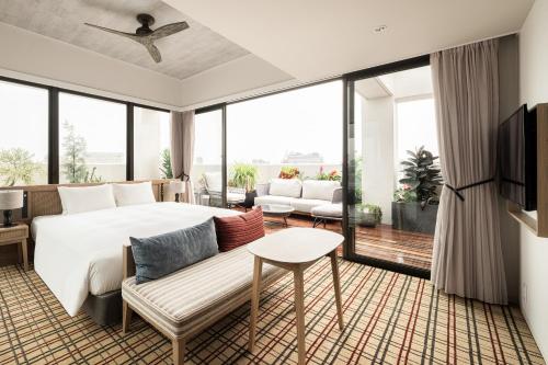 Nest Hotel Naha Kumoji電視和／或娛樂中心