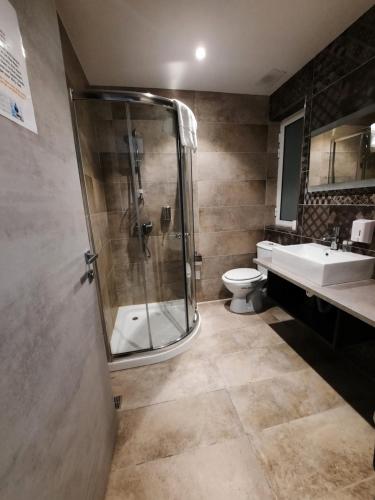 Kylpyhuone majoituspaikassa Hotel Shoreline
