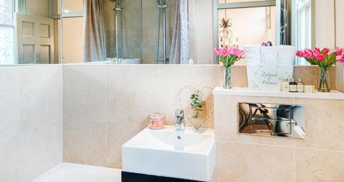 Koupelna v ubytování The Gillygate Gathering - City Centre - Sleeps Up To 18