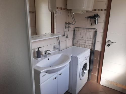 Ett badrum på Apartment Terme Čatež VIP 145