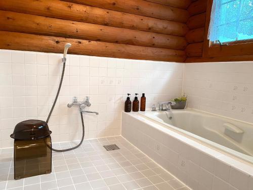 Bathroom sa A Private Log House with Mt Fuji View & Piano - "Thangtong House Japan"