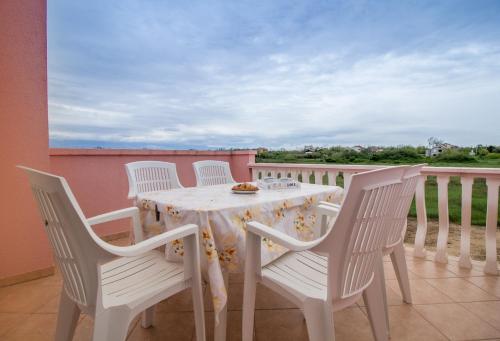 Apartment Nikol with big garden and terrace 350 meters from the sea - by TA Leut agency