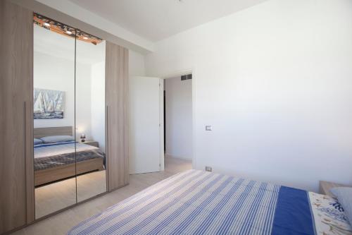 Surf and Windsurfer House Anzioにあるベッド