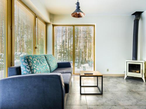 Posezení v ubytování Mazursko - komfortowe apartamenty nad jeziorem, sauna, kominki na parterze
