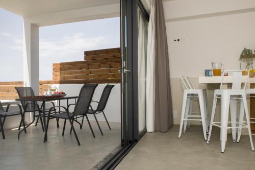 Μπαλκόνι ή βεράντα στο Isalos Sea View Studios
