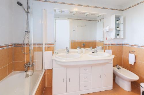 a bathroom with a sink and a shower and a toilet at Ag Eden Resort in Gandía