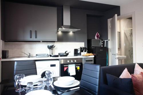 Modern Stylish 2 bed Apt Great Transport Links