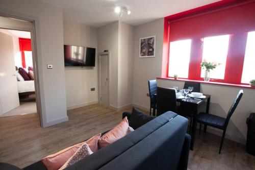 Modern Stylish 2 bed Apt Great Transport Links