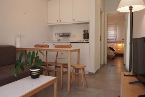 Kuchyň nebo kuchyňský kout v ubytování Daphnis Hotel
