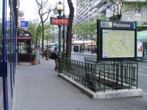NEWLY RENOVATED ! Stunning 2BR Apt in the Heart of Paris 15