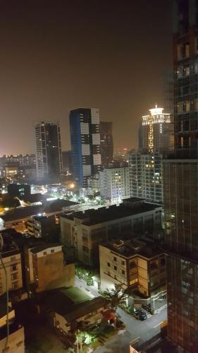 Γενική άποψη της πόλης Καοσιούνγκ ή θέα της πόλης από  αυτό το δωμάτιο σε οικογενειακή κατοικία