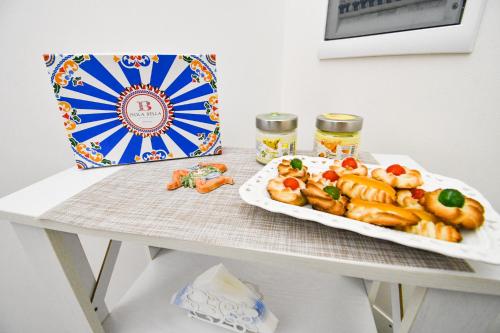 a table with a plate of food and a drink at La Vie En Rose in Marsala