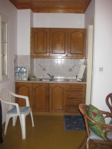 Kitchen o kitchenette sa Sissy apartments by the sea